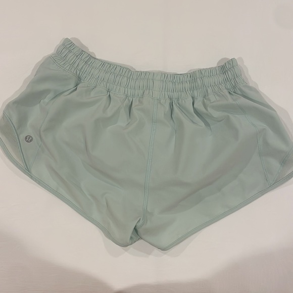 Lululemon! Mint Hotty Hot Low-Rise 2.5 Length Size 8 - Picture 2 of 4